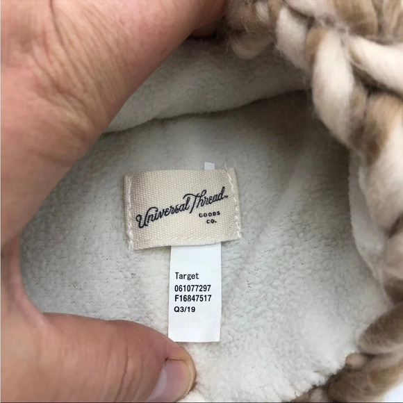 ☀️UNIVERSAL THREAD Cozy Warm Chunky Knit Striped Pompom Winter Hat - Picture 3 of 3